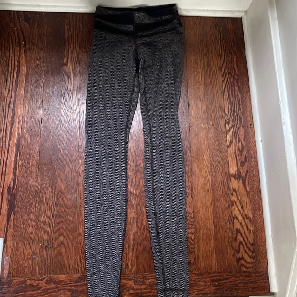 LULULEMON HERRINGBONE BLACK & GRAY LEGGING
